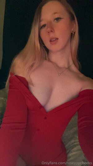 Roseyyycheeks leaked photo #31