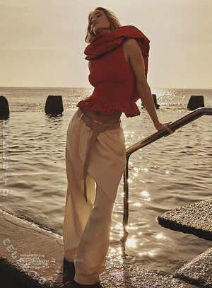 Rosie Huntington-Whiteley Nude Leaked Photo #15