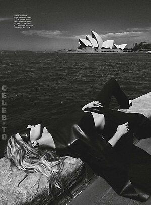 Rosie Huntington-Whiteley Nude Leaked Photo #23