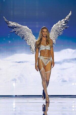 Rosie Huntington-Whiteley leaked photo #153