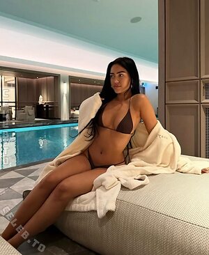 Roxanarosuu Nude Leaked Photo #3