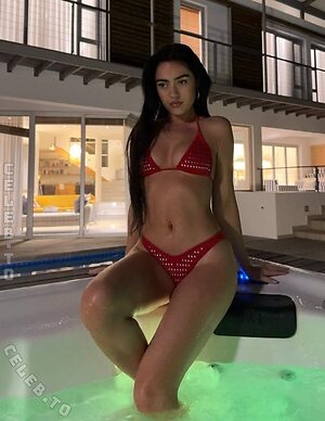 Roxanarosuu Nude Leaked Photo #5