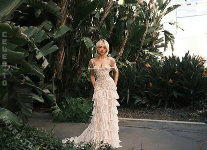 Sabrina Carpenter Nude Leaked Photo #28