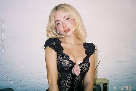 Sabrina Carpenter photo