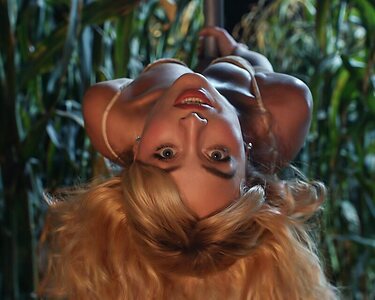 Sabrina Carpenter leaked photo #98
