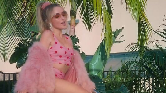 Sabrina Carpenter leaked photo #274