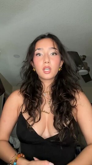 Sabrina Pezeshkian leaked photo #14