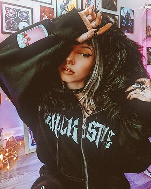 sailorbeeee leaked photo #5