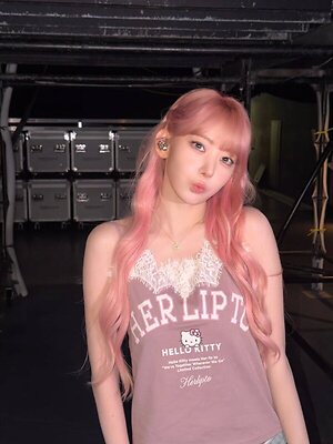 Sakura Miyawaki leaked photo #6