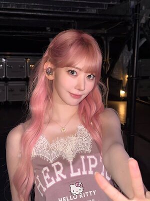 Sakura Miyawaki leaked photo #7