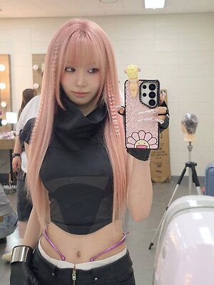 Sakura Miyawaki leaked photo #14