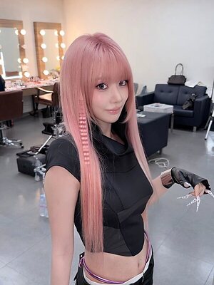 Sakura Miyawaki leaked photo #16