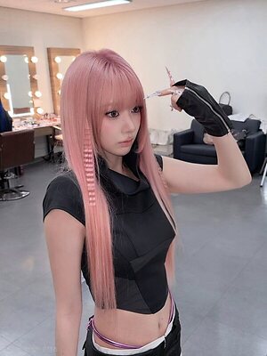Sakura Miyawaki leaked photo #17