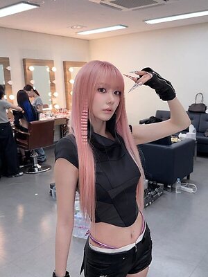Sakura Miyawaki leaked photo #19
