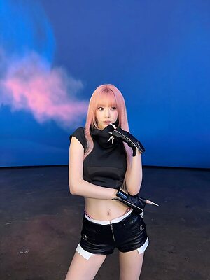 Sakura Miyawaki leaked photo #20