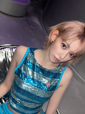 Sakura Miyawaki leaked photo #36