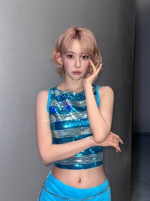 Sakura Miyawaki leaked photo #39