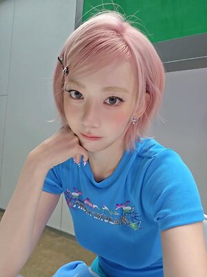 Sakura Miyawaki leaked photo #43