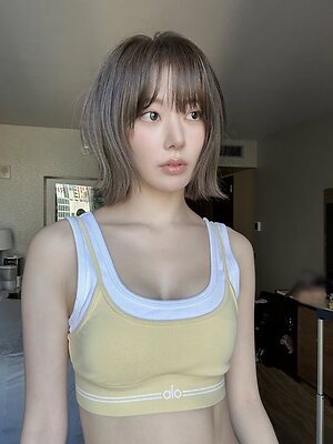 Sakura Miyawaki leaked photo #107