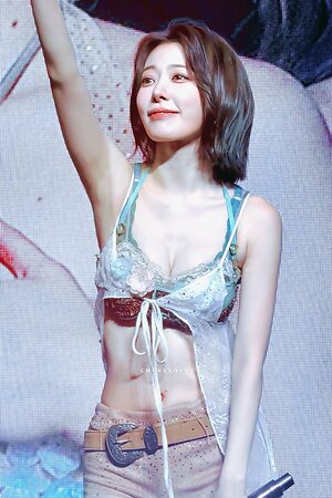 Sakura Miyawaki leaked photo #113