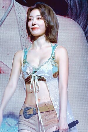 Sakura Miyawaki leaked photo #114