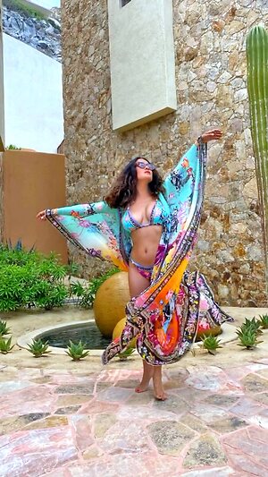 Salma Hayek Hot