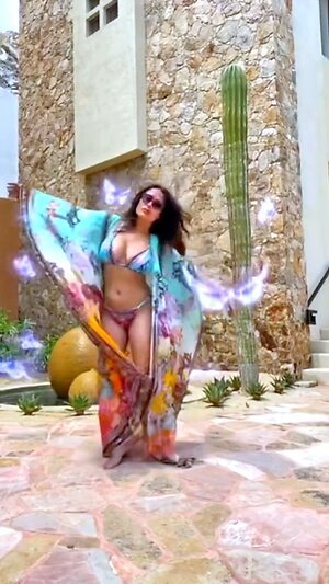 Salma Hayek Hot leaked photo #3