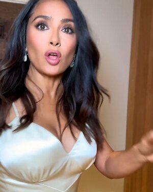 Salma Hayek Hot leaked photo #14