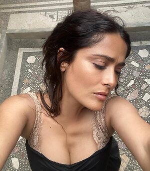 Salma Hayek Hot