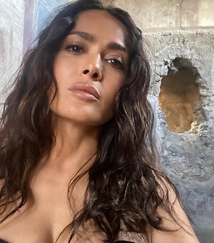 Salma Hayek Hot leaked photo #21
