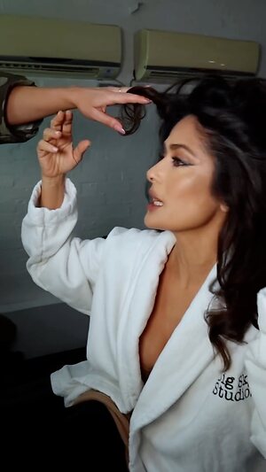 Salma Hayek Hot leaked photo #24