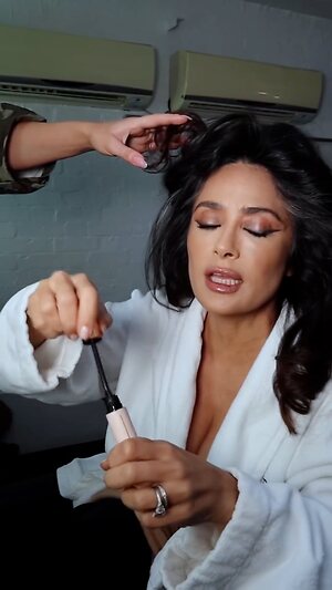 Salma Hayek Hot leaked photo #27
