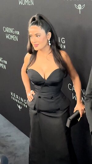 Salma Hayek Hot leaked photo #45