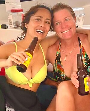 Salma Hayek Hot Nude Leaked Photo #77