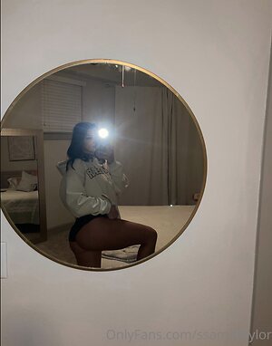 Sam Taylor leaked photo #7
