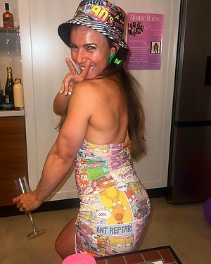 Samantha Brown leaked photo #15