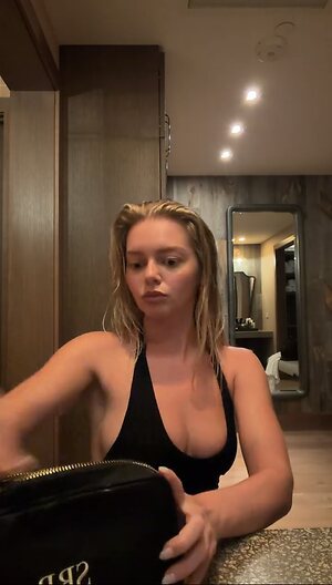 Samantha Riehl leaked photo #27