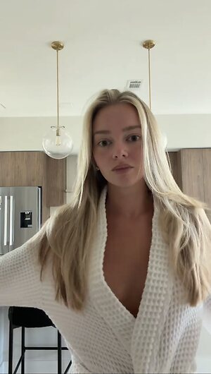 Samantha Riehl leaked photo #37