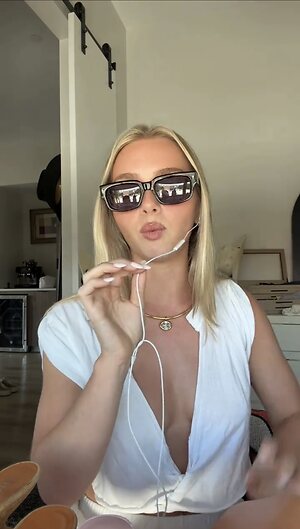 Samantha Riehl leaked photo #41