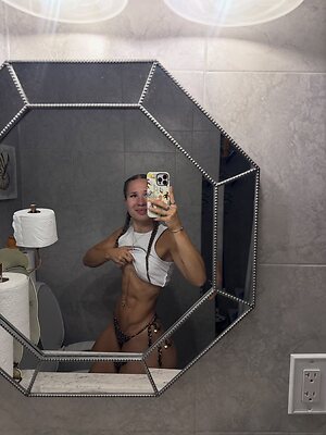 Samantha Van Lieu leaked photo #13