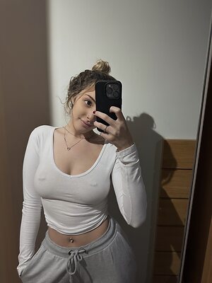 Samara Lopes leaked photo #5