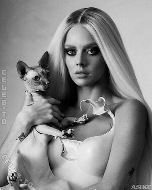 Samara Weaving photo