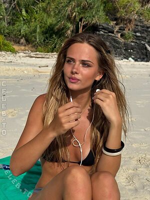 Sara Crumbeleg Nude Leaked Photo #34