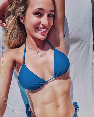 Sara Leutenegger leaked photo #5