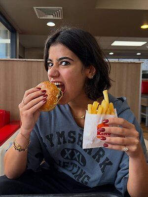 Sara Saffari leaked photo #49