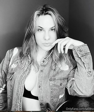 Sara Secora leaked photo #3