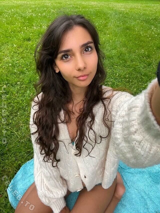 Sara Wolf leaked photos