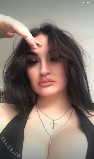 Sarah / blckbtyy / urluvv.sarah photo