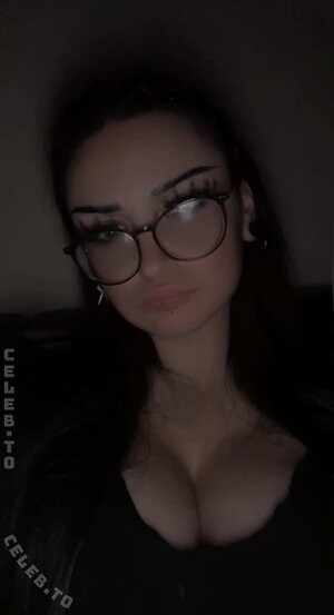 Sarah / blckbtyy / urluvv.sarah photo