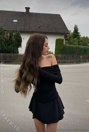 sarah-braun Nude Leaked Photo #8